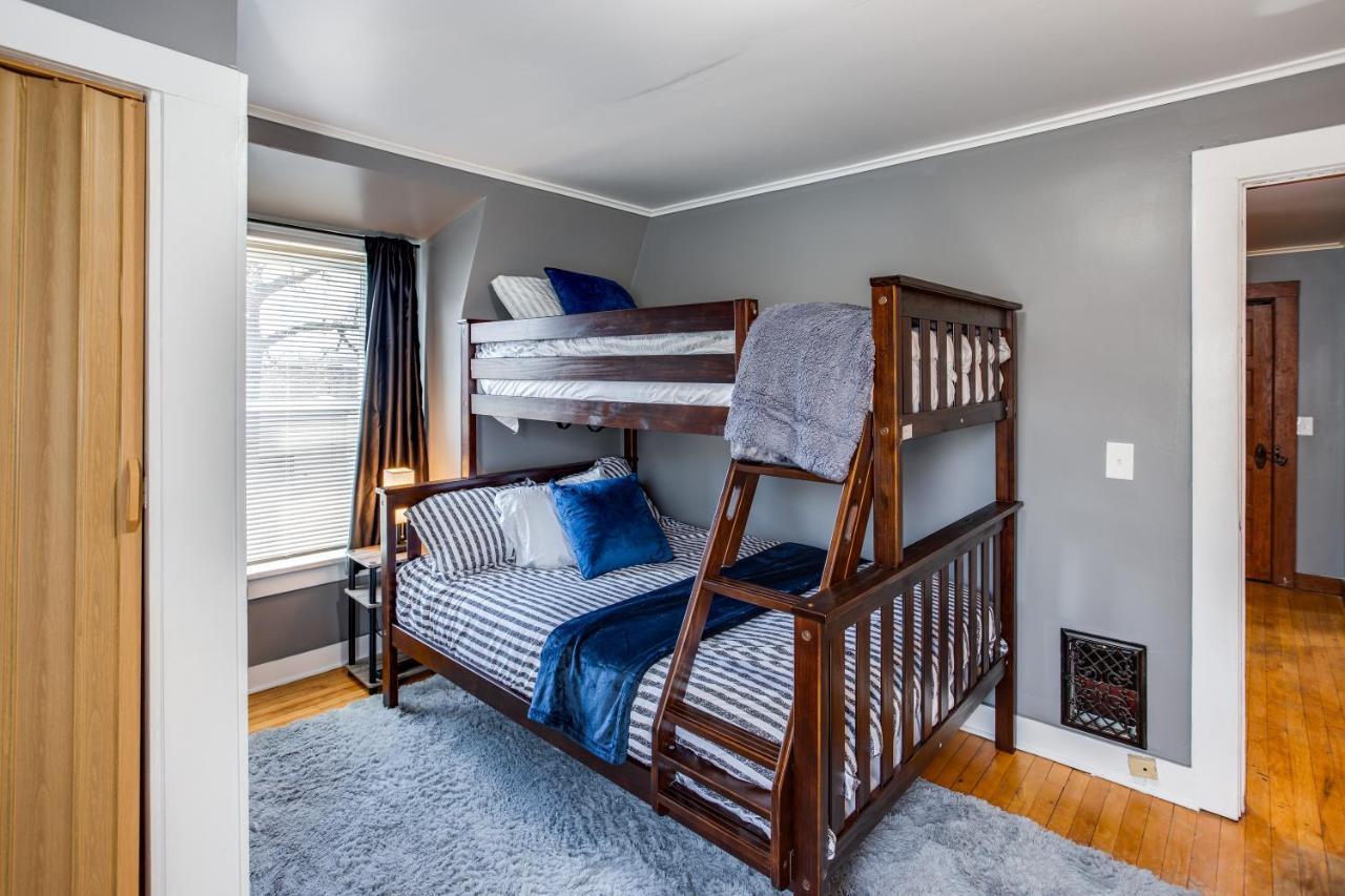 Spacious Home With In-Unit Laundry, Parking, 1Gb Wifi, & Patio Deck Рочестер Экстерьер фото
