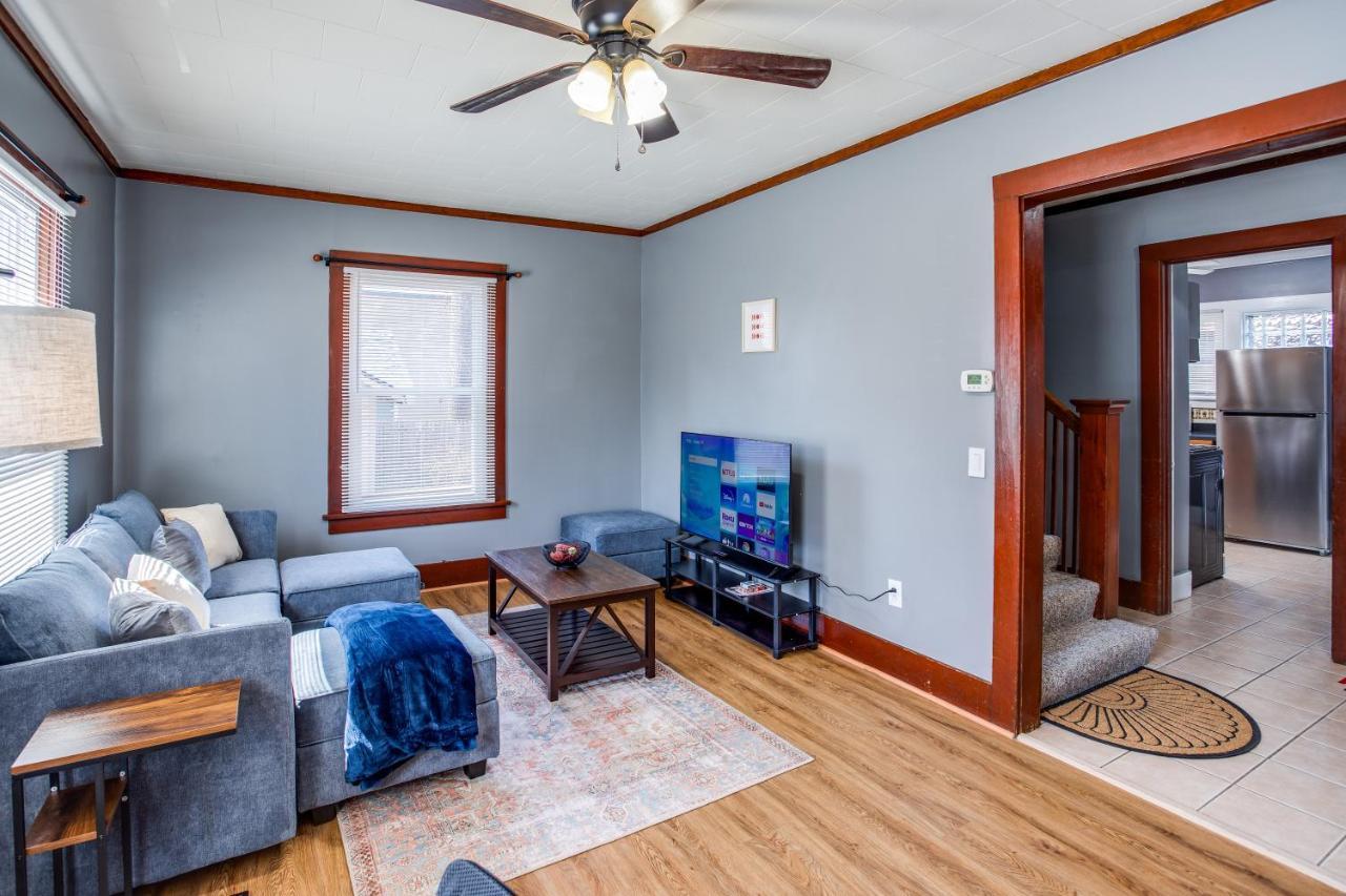 Spacious Home With In-Unit Laundry, Parking, 1Gb Wifi, & Patio Deck Рочестер Экстерьер фото