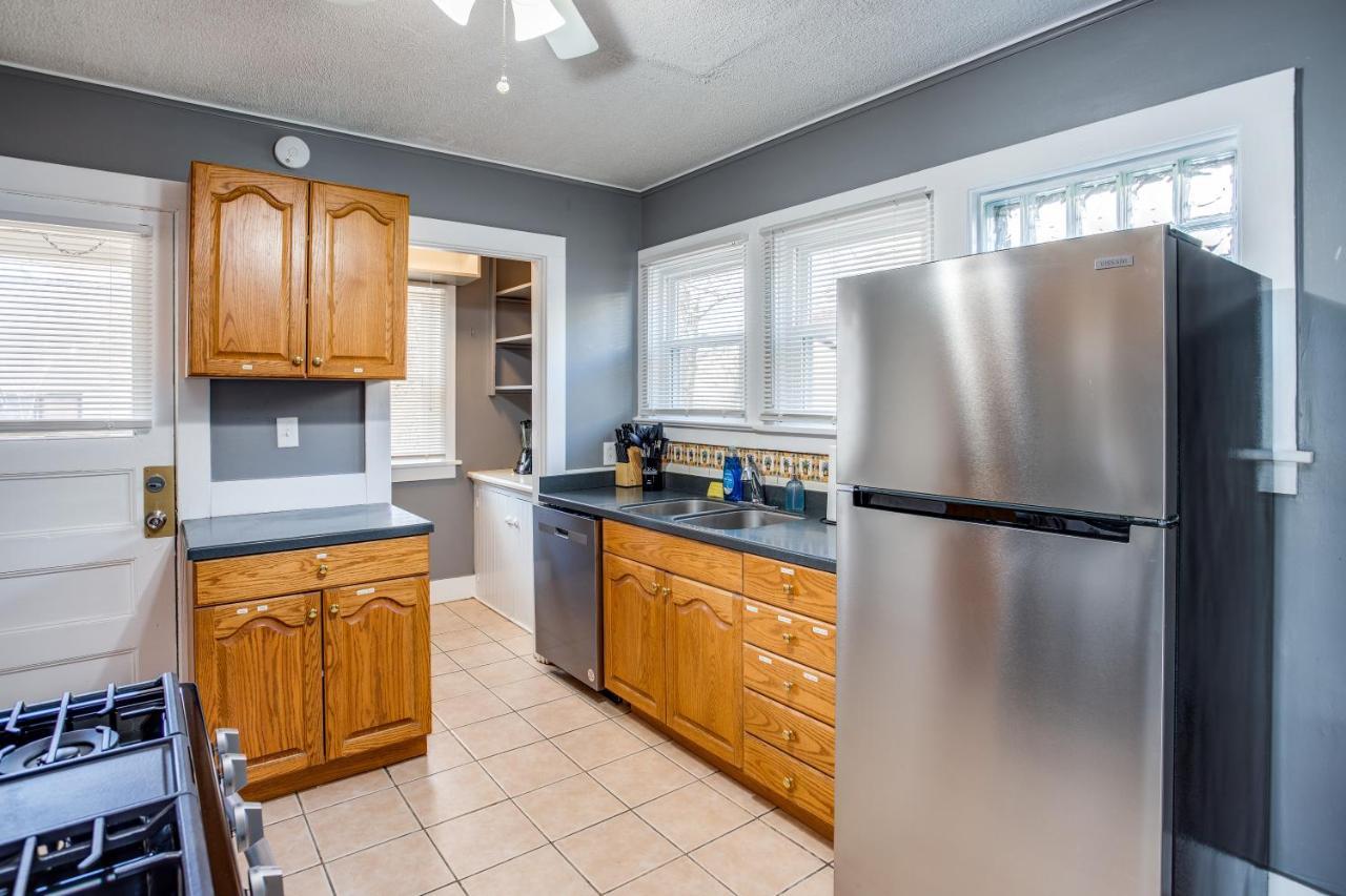 Spacious Home With In-Unit Laundry, Parking, 1Gb Wifi, & Patio Deck Рочестер Экстерьер фото