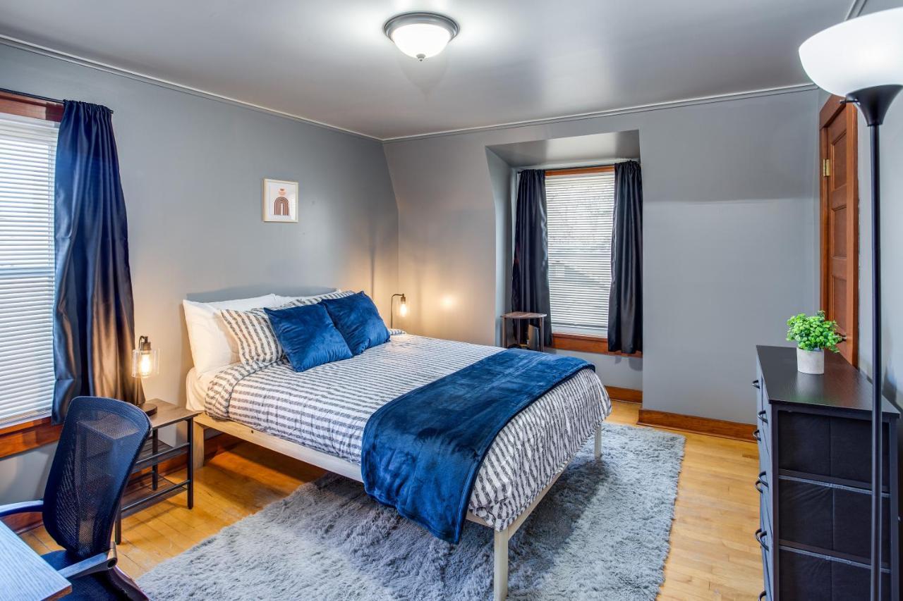 Spacious Home With In-Unit Laundry, Parking, 1Gb Wifi, & Patio Deck Рочестер Экстерьер фото